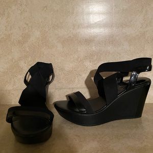 Charles David black wedges sz 10